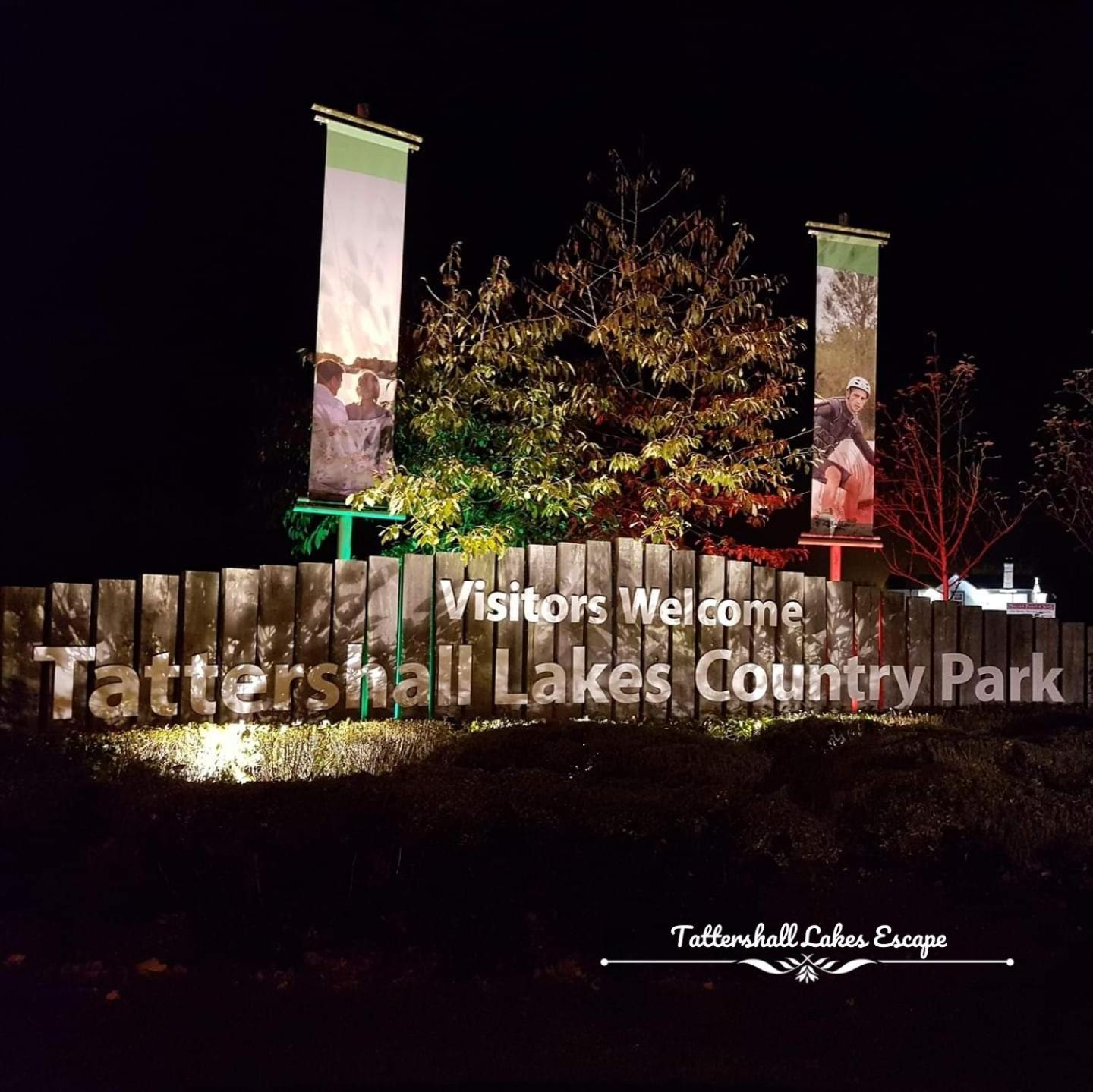 Meridian Tattershall Lakes Escape - Lakeside Lodge Caravan With A Fishing Peg Luxury Hot Tub Exteriör bild