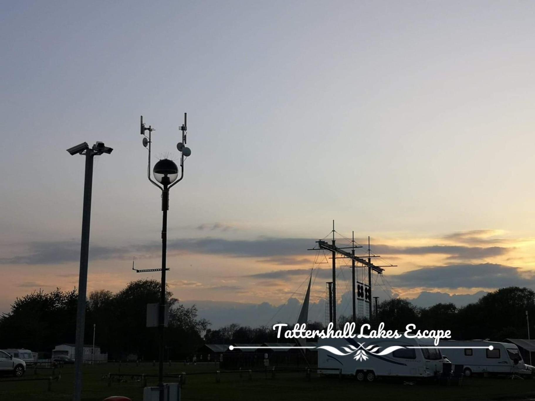 Meridian Tattershall Lakes Escape - Lakeside Lodge Caravan With A Fishing Peg Luxury Hot Tub Exteriör bild