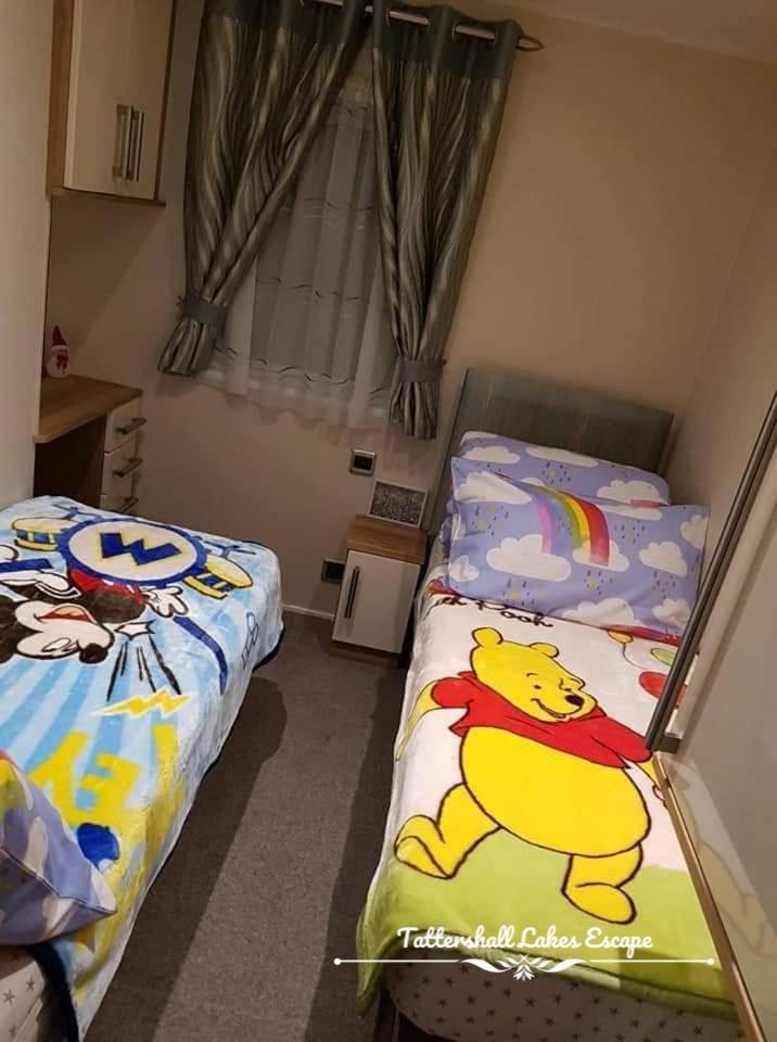 Meridian Tattershall Lakes Escape - Lakeside Lodge Caravan With A Fishing Peg Luxury Hot Tub Exteriör bild
