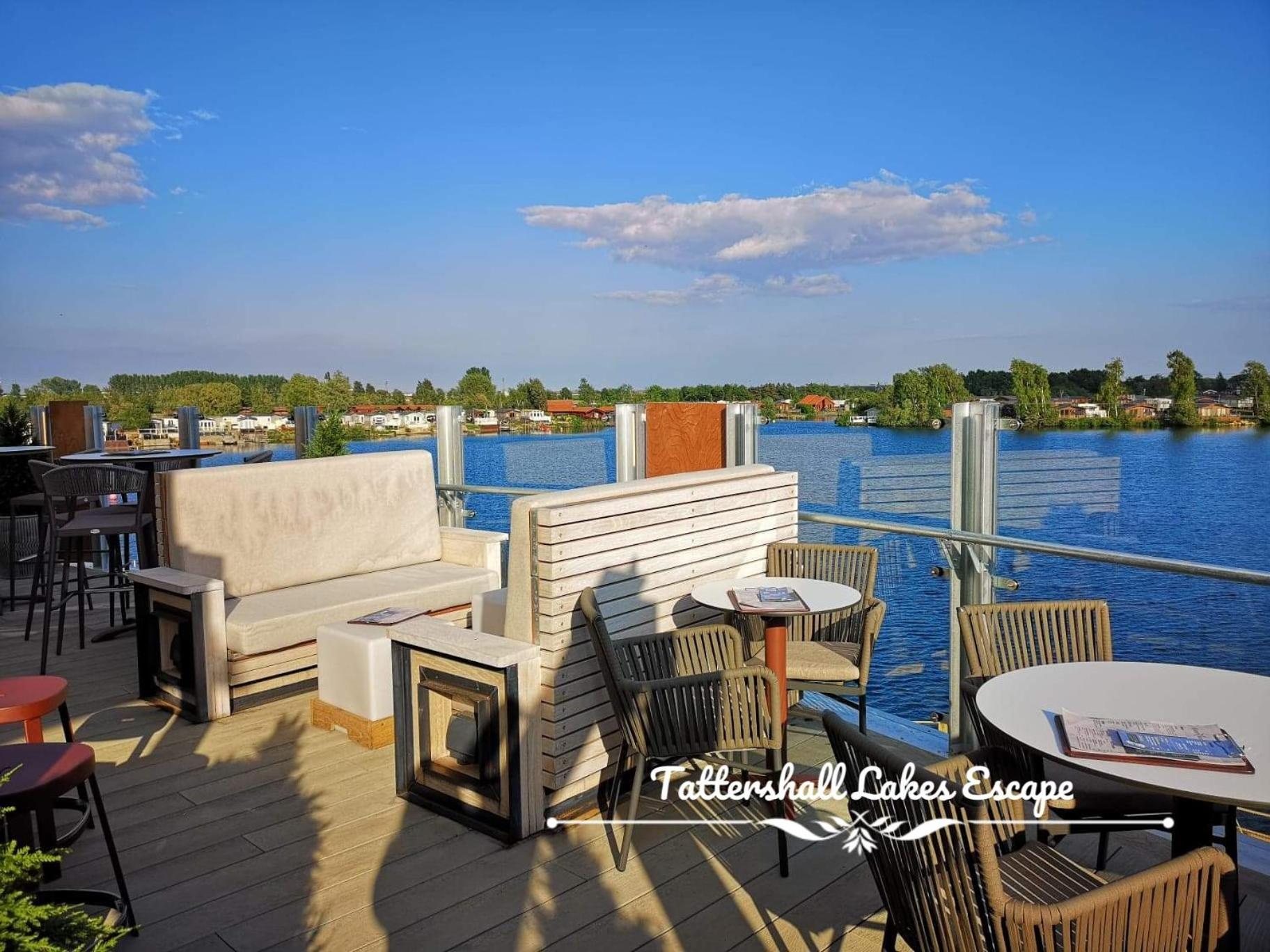 Meridian Tattershall Lakes Escape - Lakeside Lodge Caravan With A Fishing Peg Luxury Hot Tub Exteriör bild