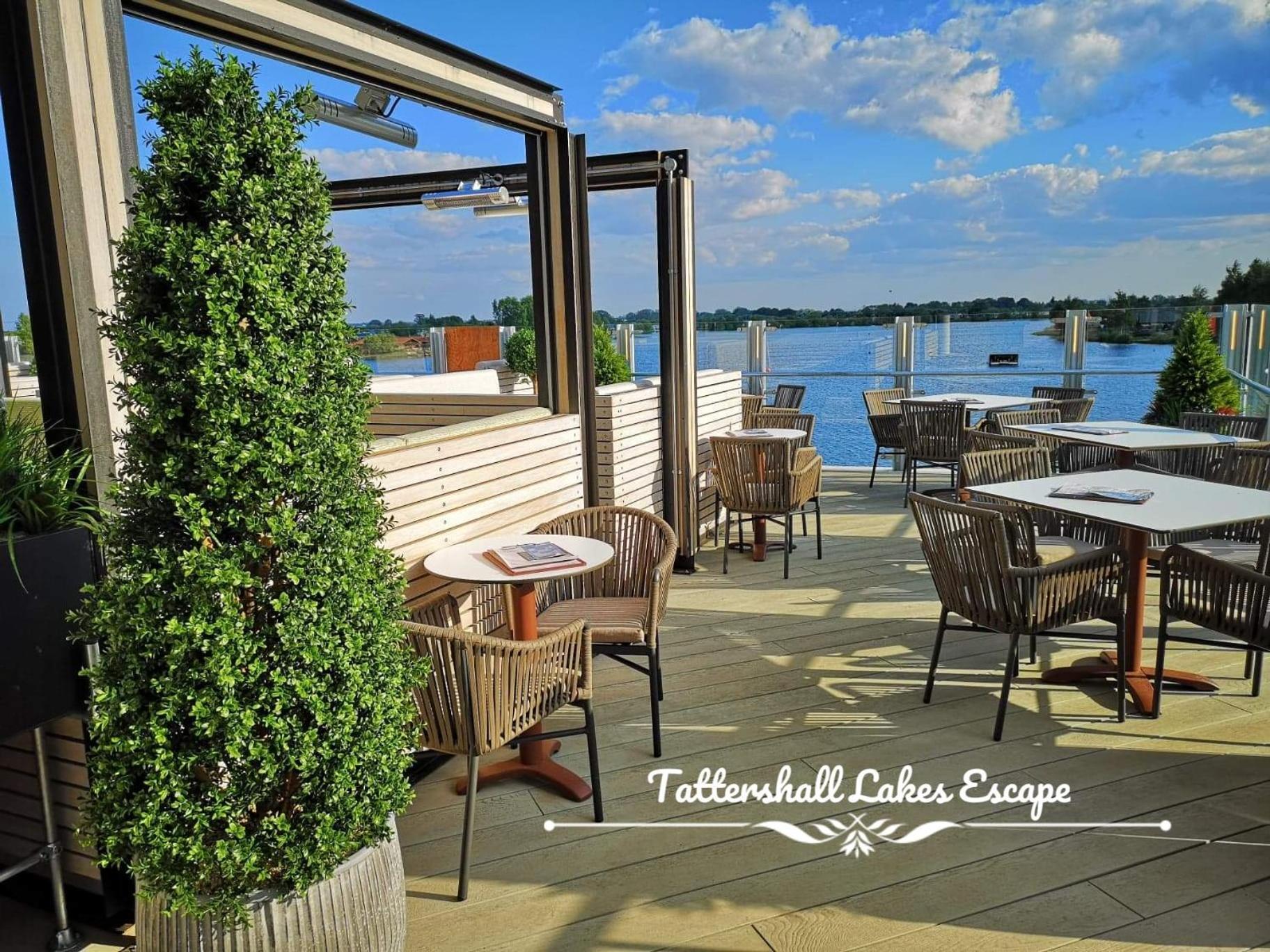 Meridian Tattershall Lakes Escape - Lakeside Lodge Caravan With A Fishing Peg Luxury Hot Tub Exteriör bild