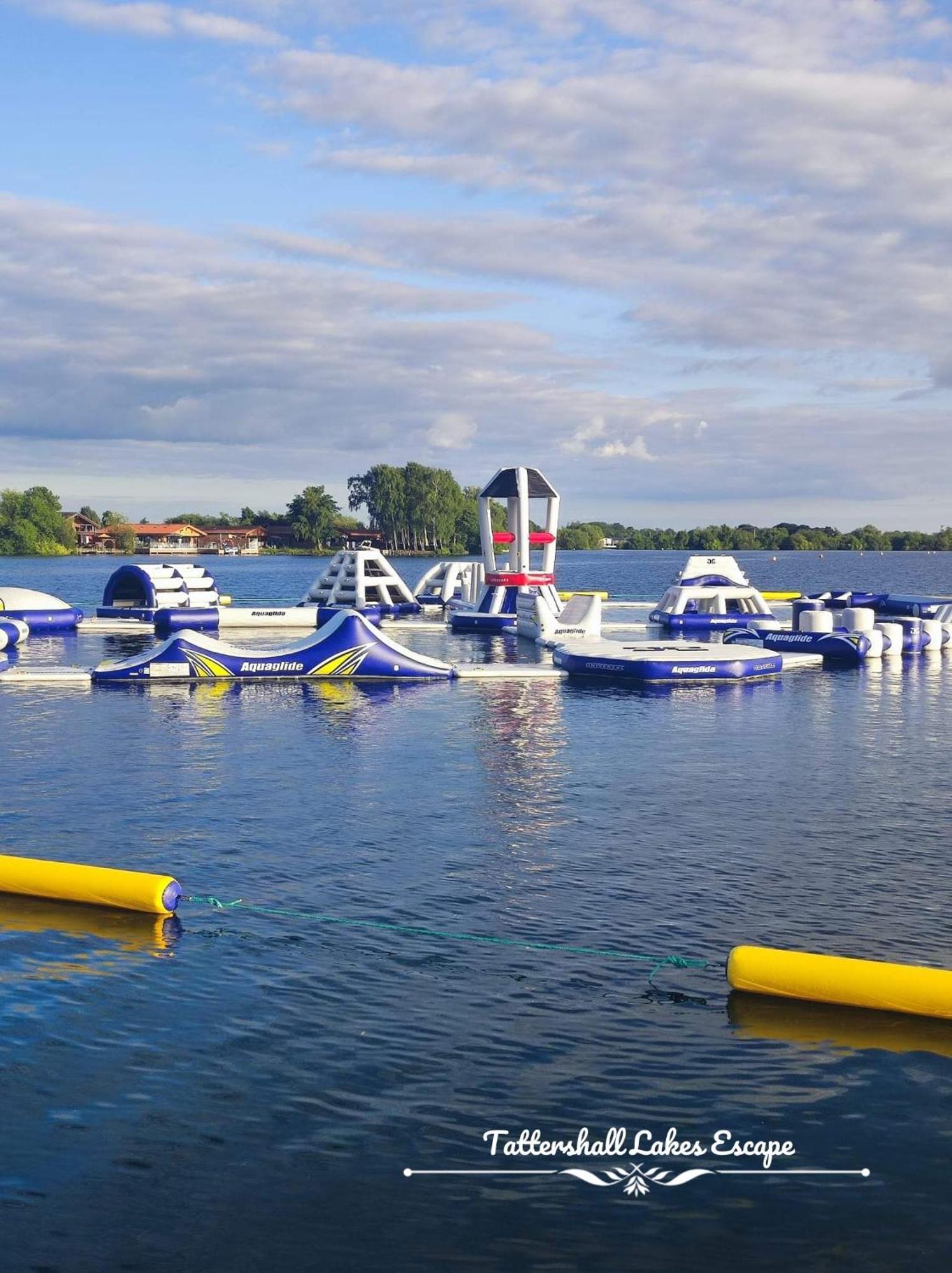 Meridian Tattershall Lakes Escape - Lakeside Lodge Caravan With A Fishing Peg Luxury Hot Tub Exteriör bild