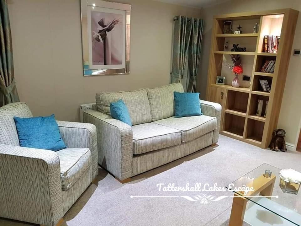Meridian Tattershall Lakes Escape - Lakeside Lodge Caravan With A Fishing Peg Luxury Hot Tub Exteriör bild