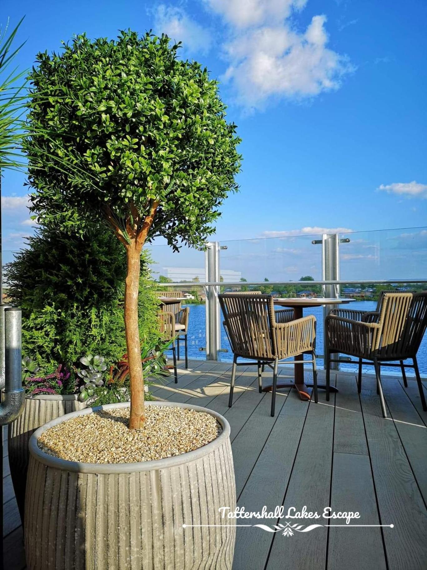 Meridian Tattershall Lakes Escape - Lakeside Lodge Caravan With A Fishing Peg Luxury Hot Tub Exteriör bild