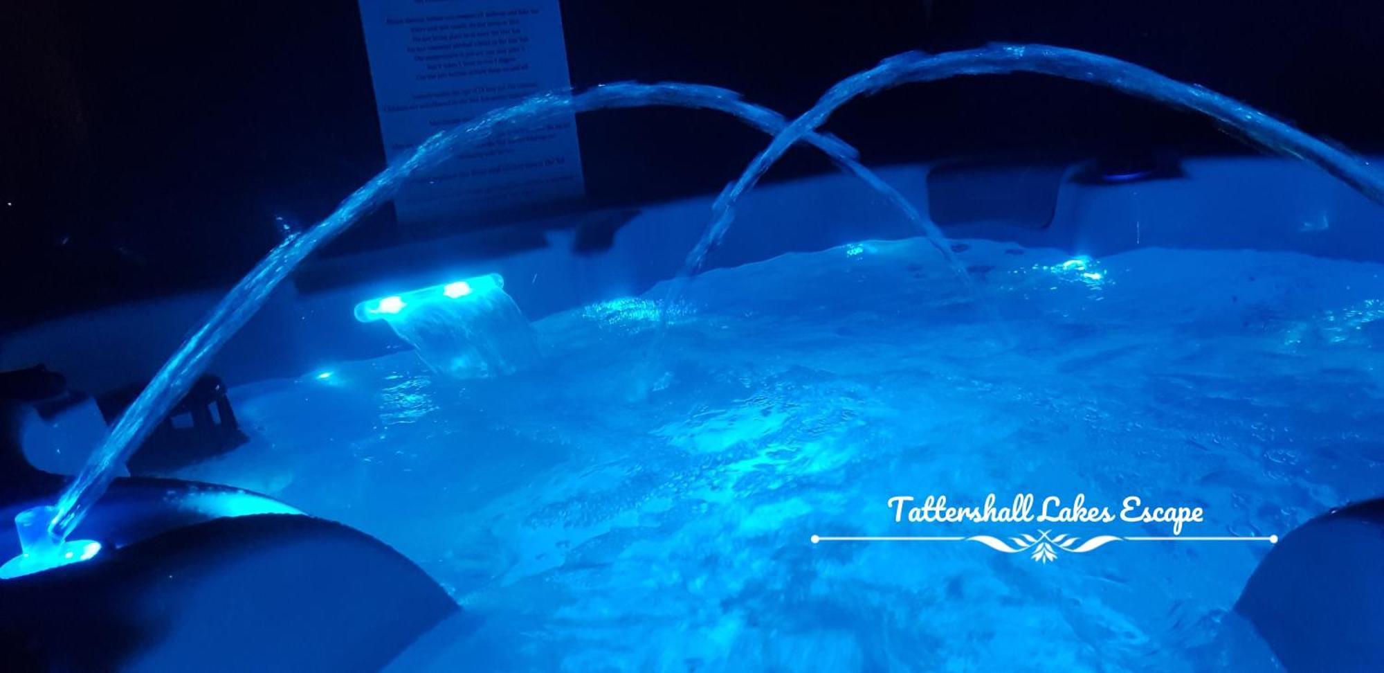 Meridian Tattershall Lakes Escape - Lakeside Lodge Caravan With A Fishing Peg Luxury Hot Tub Exteriör bild