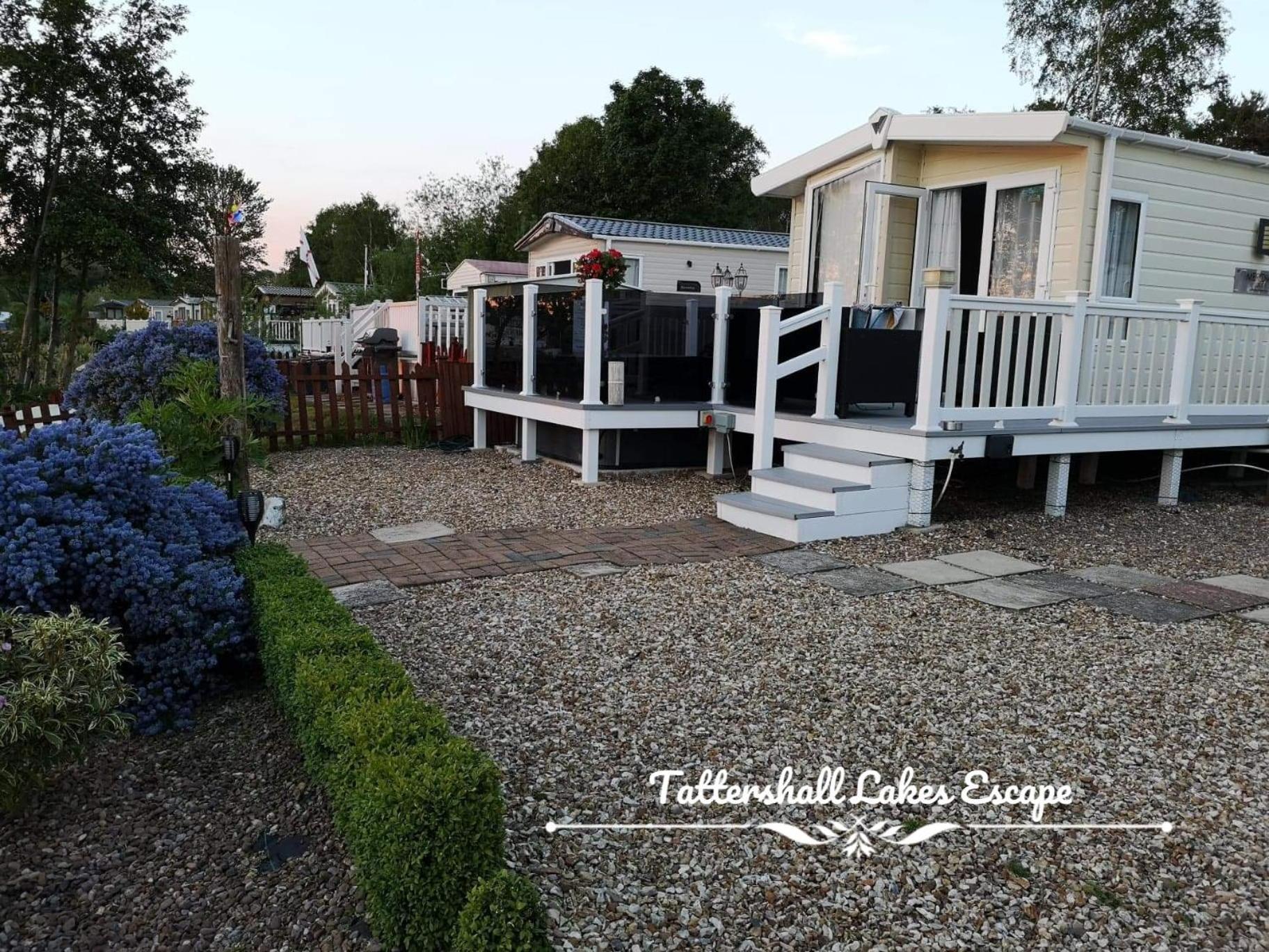 Meridian Tattershall Lakes Escape - Lakeside Lodge Caravan With A Fishing Peg Luxury Hot Tub Exteriör bild